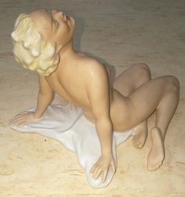 фигурка Ню